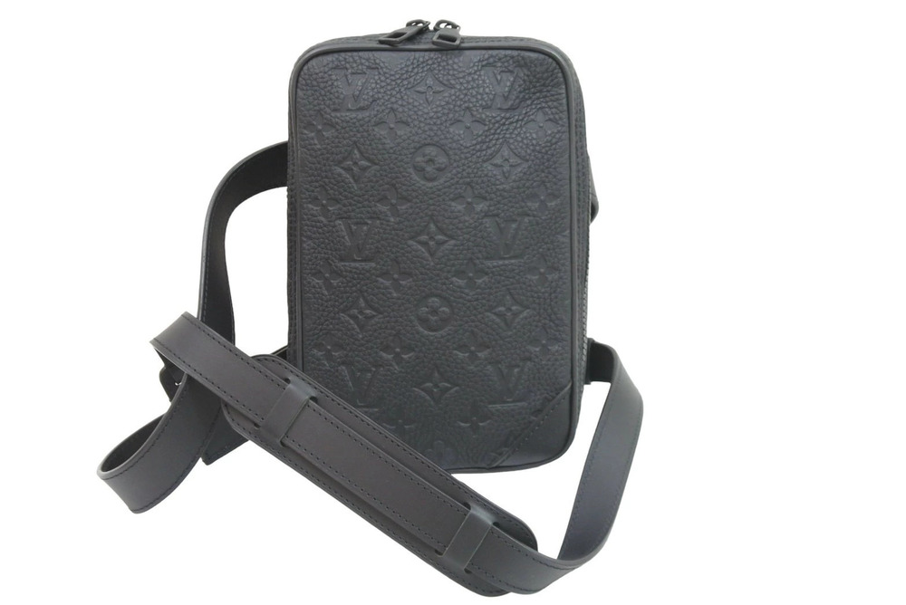 Louis Vuitton shoulder bag Utility Side Taurillon leather black
